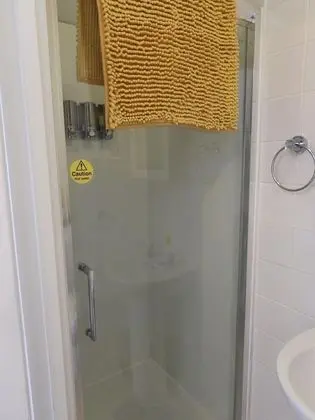 İki Ayrı Yataklı Oda, Banyolu/Duşlu