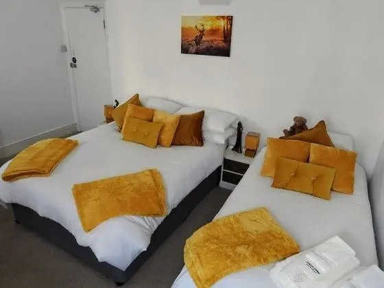 Süit, Banyolu/Duşlu (Double and Single Beds)