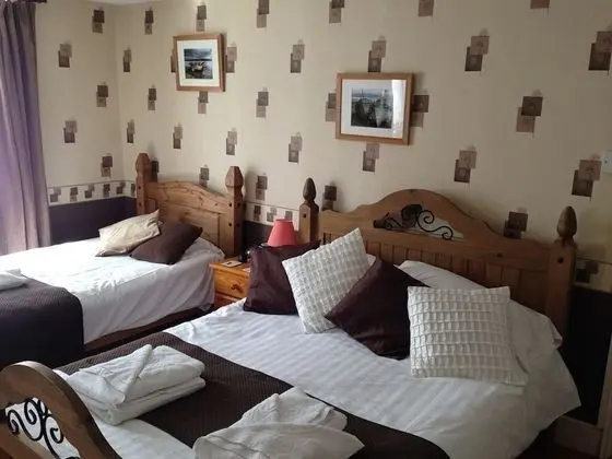 Standard Dört Kişilik Oda, Banyolu/Duşlu