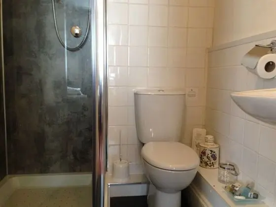 Standard Dört Kişilik Oda, Banyolu/Duşlu