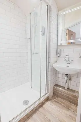 Deluxe Tek Büyük Yataklı Oda, Banyolu/Duşlu