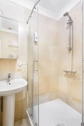 Dört Kişilik Oda, Özel Banyo