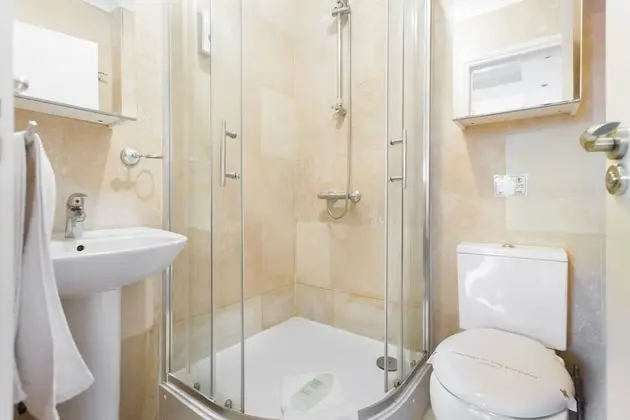 Dört Kişilik Oda, Özel Banyo