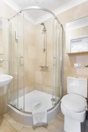 Dört Kişilik Oda, Özel Banyo