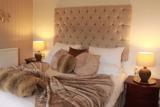 Luxury Tek Büyük Yataklı Oda, Banyolu/Duşlu, Bahçe Manzaralı