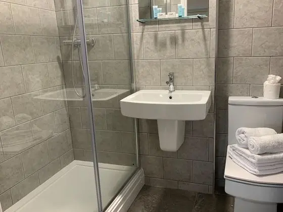 İki Ayrı Yataklı Oda, Banyolu/Duşlu