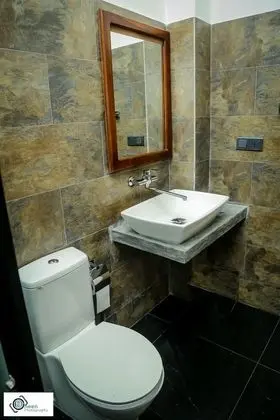 Deluxe Tek Büyük Yataklı Oda, 1 En Büyük (King) Boy Yatak, Kısmi Deniz Manzarası
