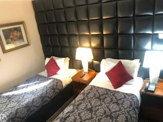 İki Ayrı Yataklı Oda, Banyolu/Duşlu