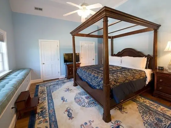 Luxury Tek Büyük Yataklı Oda, Banyolu/Duşlu, Liman Manzaralı (The Ambassador)