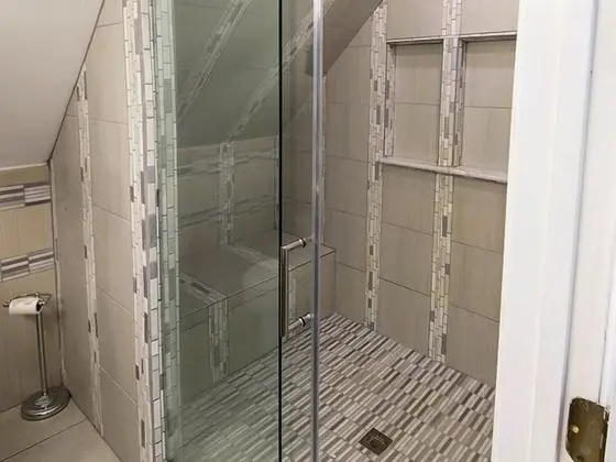 Luxury Tek Büyük Yataklı Oda, Banyolu/Duşlu, Liman Manzaralı (The Ambassador)