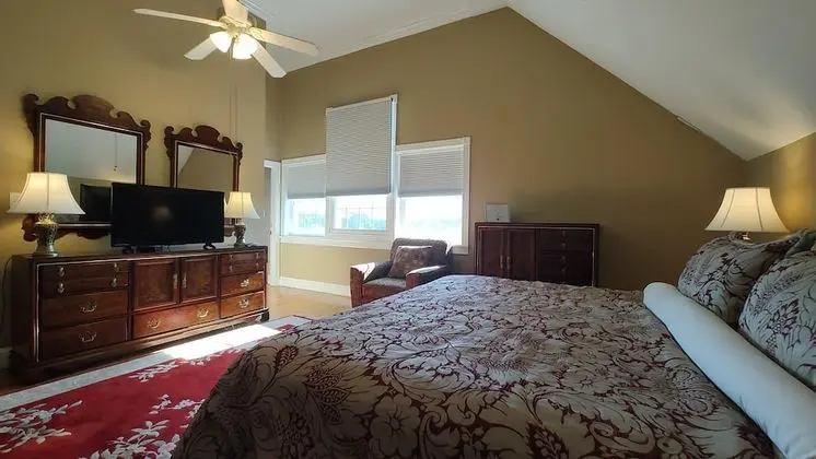 Luxury Tek Büyük Yataklı Oda, Banyolu/Duşlu, Liman Manzaralı (The Diplomat)