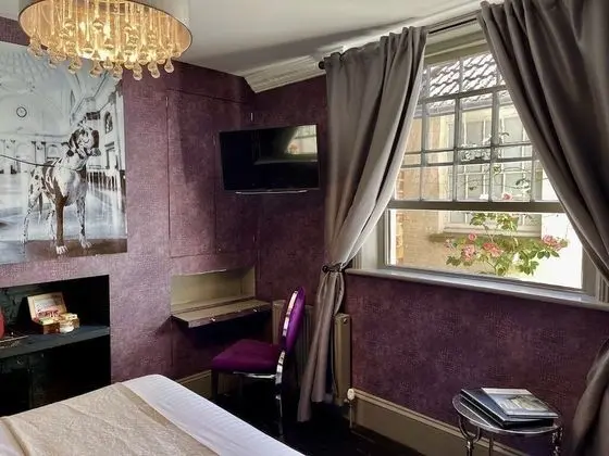 Deluxe Double Room with Shower (1))