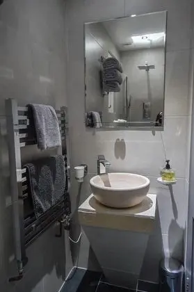 Deluxe Double Room with Shower (1))