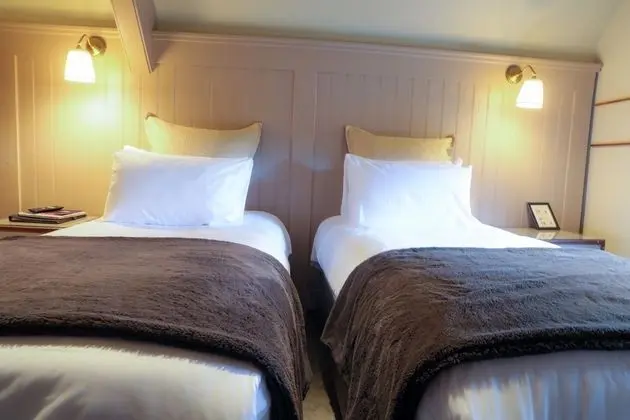 Deluxe Double or Twin Room (5)