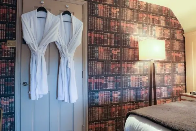 Deluxe Double or Twin Room (5)