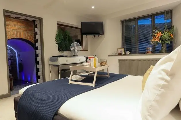 Deluxe Tek Büyük Yataklı Oda, Banyolu/Duşlu (Room 7, No 8ight)