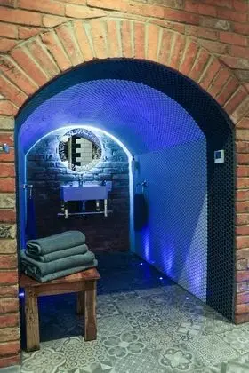 Deluxe Tek Büyük Yataklı Oda, Banyolu/Duşlu (Room 7, No 8ight)