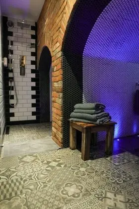 Deluxe Tek Büyük Yataklı Oda, Banyolu/Duşlu (Room 7, No 8ight)