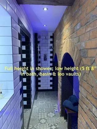 Deluxe Tek Büyük Yataklı Oda, Banyolu/Duşlu (Room 7, No 8ight)
