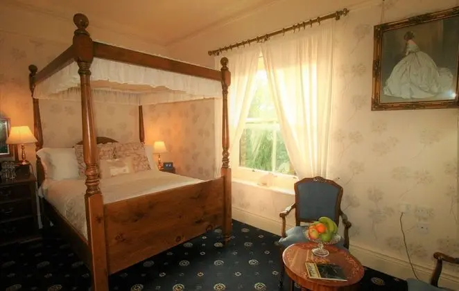 Traditional Tek Büyük Yataklı Oda, Banyolu/Duşlu (Four Poster)