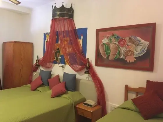 Üç Kişilik Oda