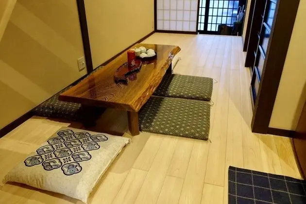 Ev (Private Vacation)