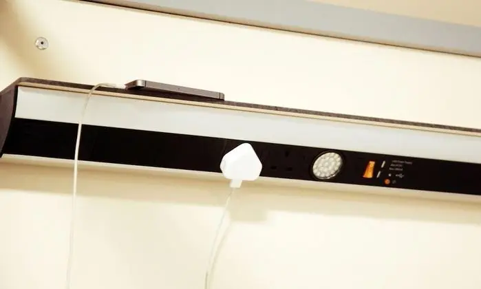 İki Ayrı Yataklı Oda, Ortak Banyo