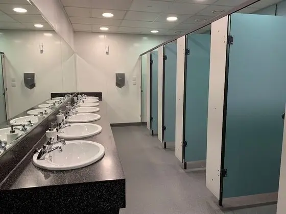 İki Ayrı Yataklı Oda, Ortak Banyo