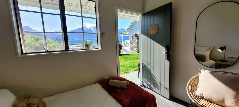 Üç Kişilik Oda, Ortak Banyo