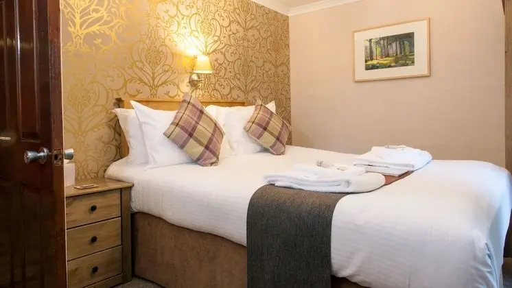 Tek Büyük Yataklı Oda, Ortak Banyo