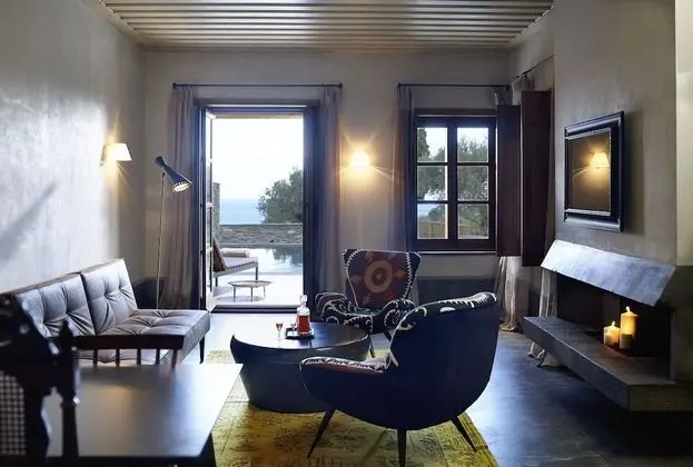 Villa (Kinsterna Pool)