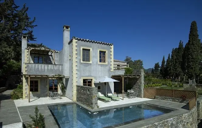 Villa (Kinsterna Pool)