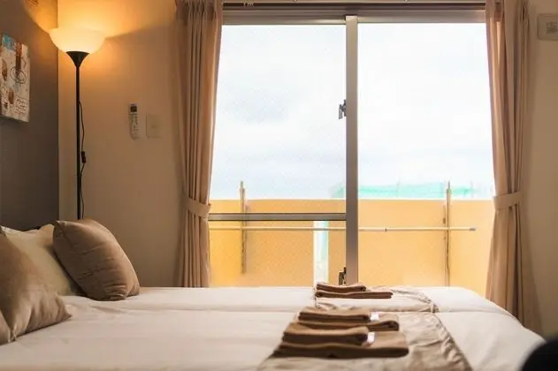 Üç Kişilik Oda, Deniz Manzaralı