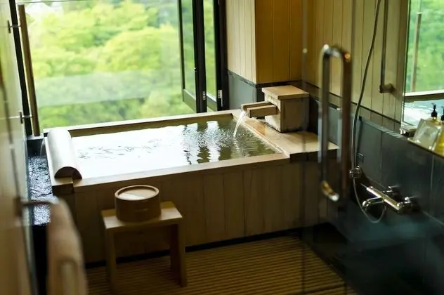 Süit (Club Floor, with view from bath)