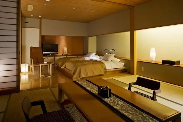 Süit (Club Floor, with view from bath)