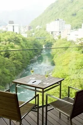 Süit (Club Floor, with view from bath)