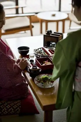 Traditional Oda (In Room)