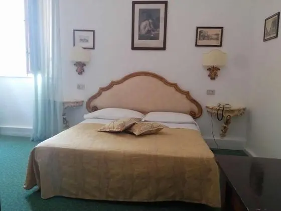 Üç Kişilik Oda
