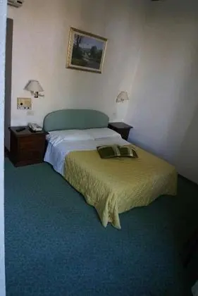 Üç Kişilik Oda