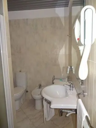 Üç Kişilik Oda