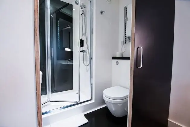 Tek Büyük Yataklı Oda (Medium)