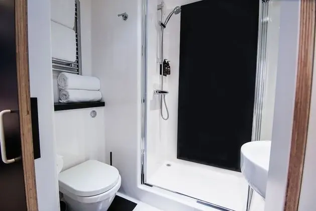 Tek Kişilik Oda, Banyolu/Duşlu