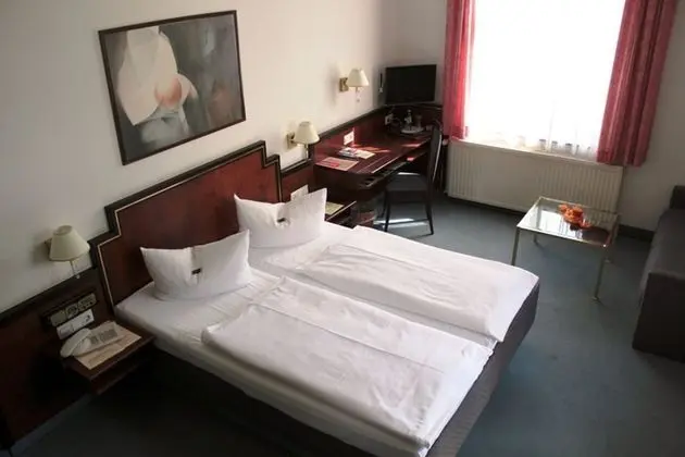 Tek Büyük Yataklı Oda