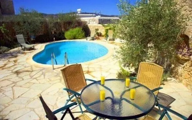 Kır Evi, Kişiye Özel Havuzlu