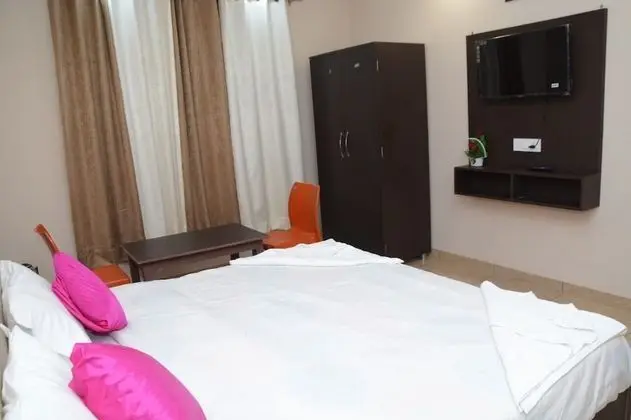 Business Tek Büyük Yataklı Oda