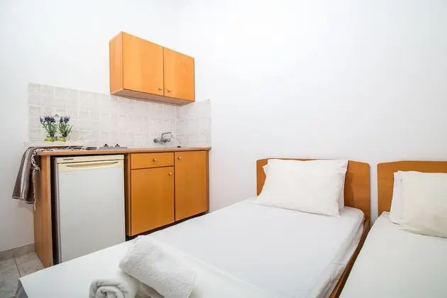 Stüdyo, Havuz Manzaralı (For 4)