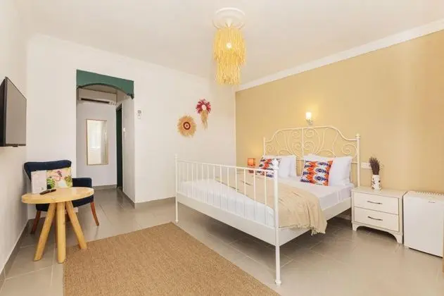 Kiraz Bahçe Tek Büyük Yataklı Oda(24m²), Bahçe Manzaralı