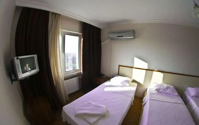 Üç Kişilik Oda