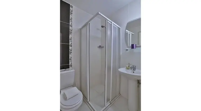 Üç Kişilik Oda