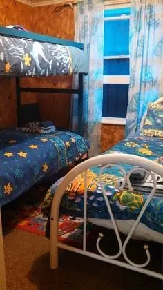 Economy Kır Evi, Birden Çok Yatak, Şömine